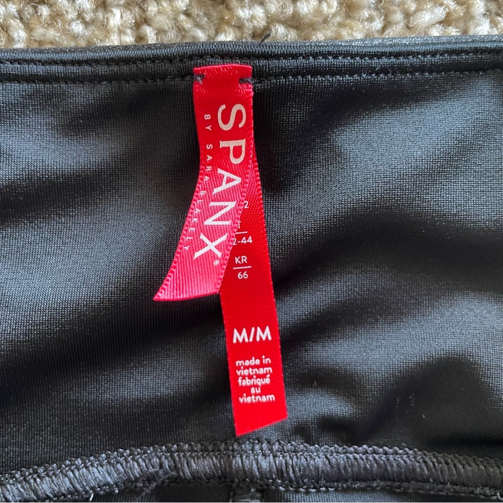 Spanx Faux Leather Leggings Women’s M Black Moto Shiny Textured Skinny 2437 - Picture 5 of 14